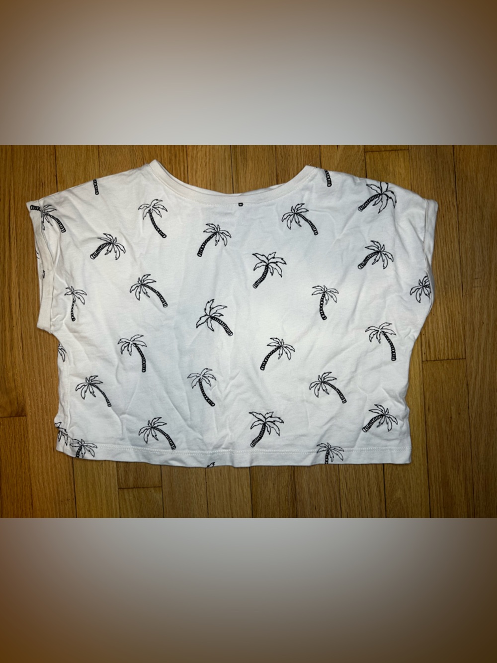 Zara Size: 9-10 White Tee with Black Palm Motif
